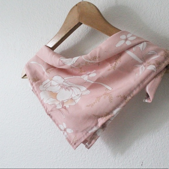 NWT HANDMADE Floral 16” x 16” Scarf #13 L988 - Picture 6 of 6